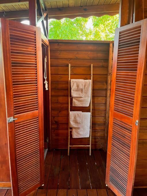 Bungalow Avec Jacuzzi Privatif Villa Sainte-Rose Exterior foto